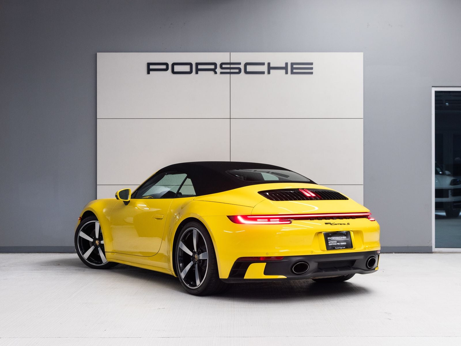 2022 Porsche 911 911 Carrera S Cabriolet (MY22)