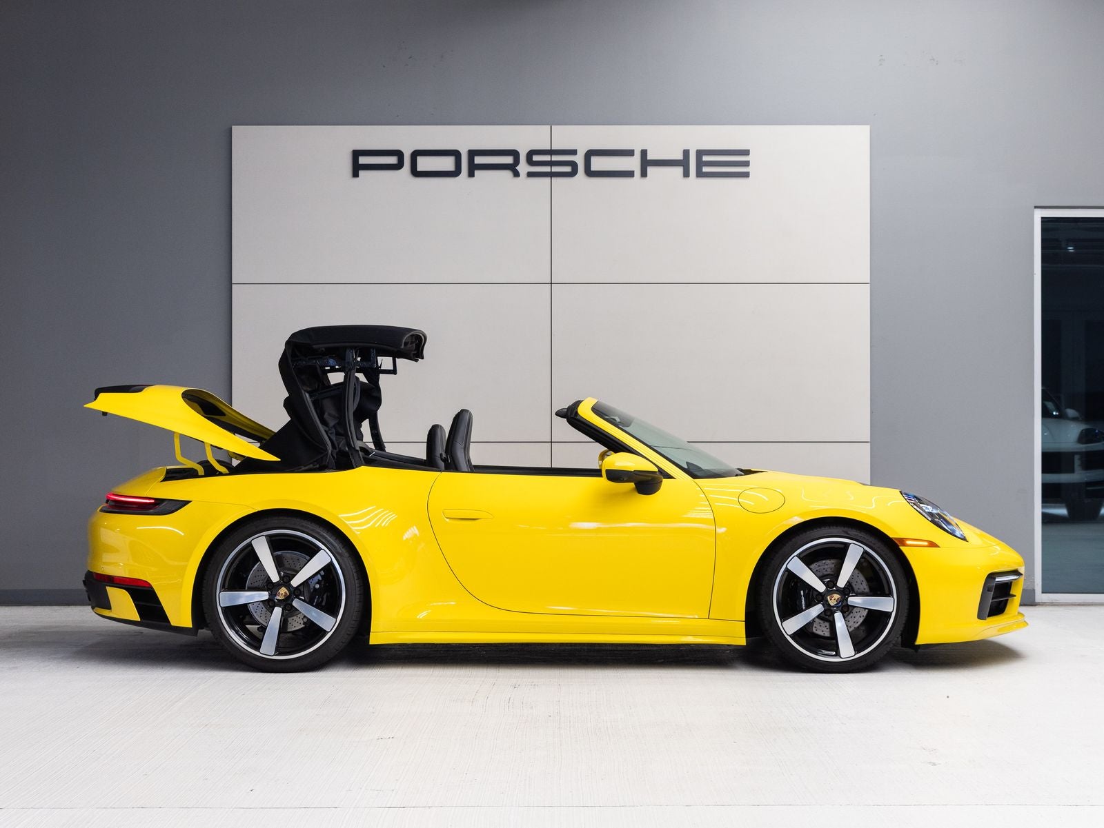 2022 Porsche 911 911 Carrera S Cabriolet (MY22)