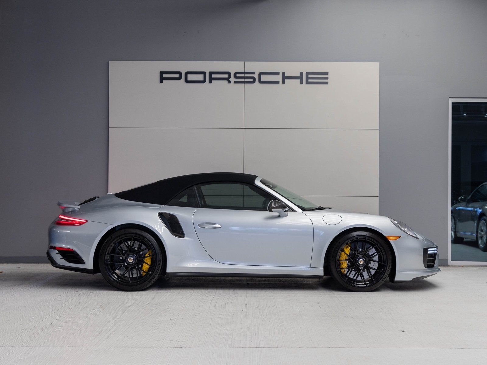 2018 Porsche 911 911 Turbo S Cabriolet