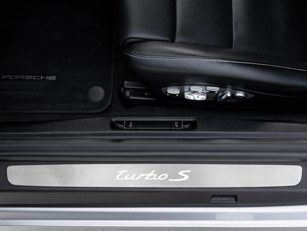 2018 Porsche 911 911 Turbo S Cabriolet