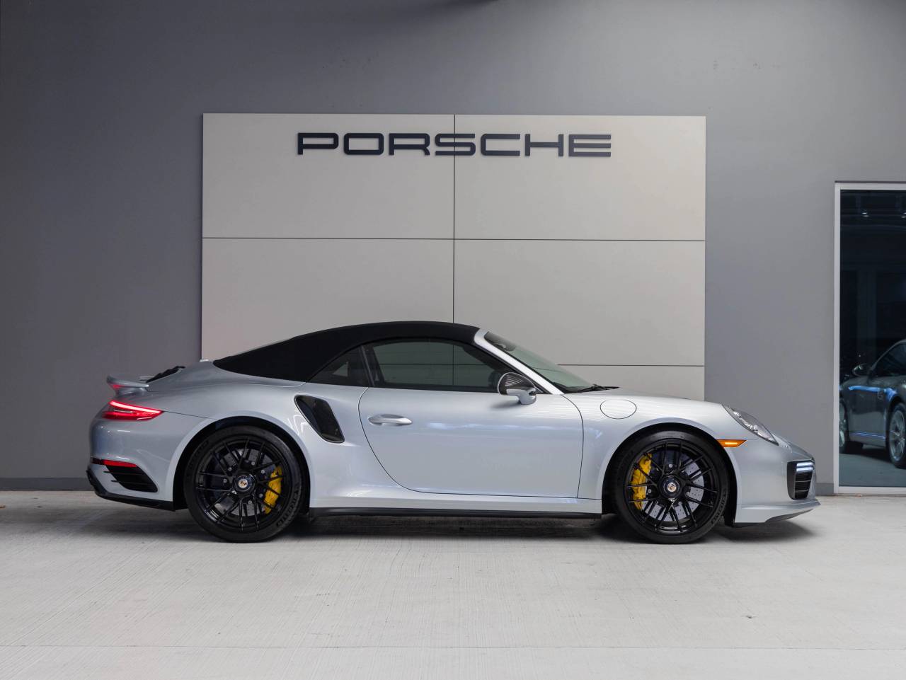 2018 Porsche 911 911 Turbo S Cabriolet