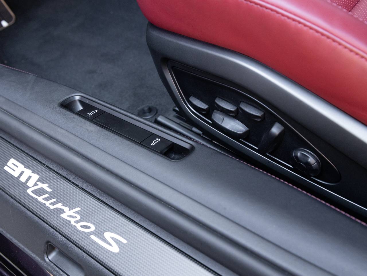 2025 Porsche 911 911 Turbo S Cabriolet