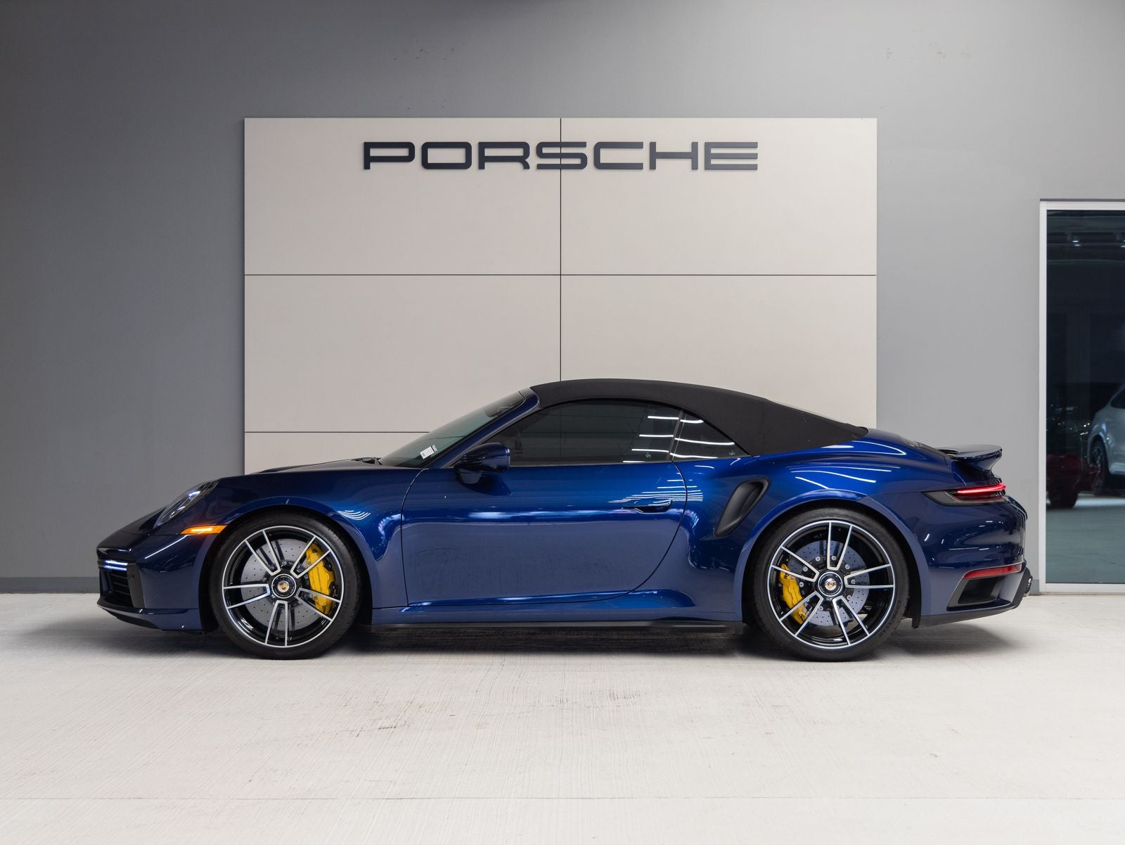 2022 Porsche 911 911 Turbo S Cabriolet (MY22)