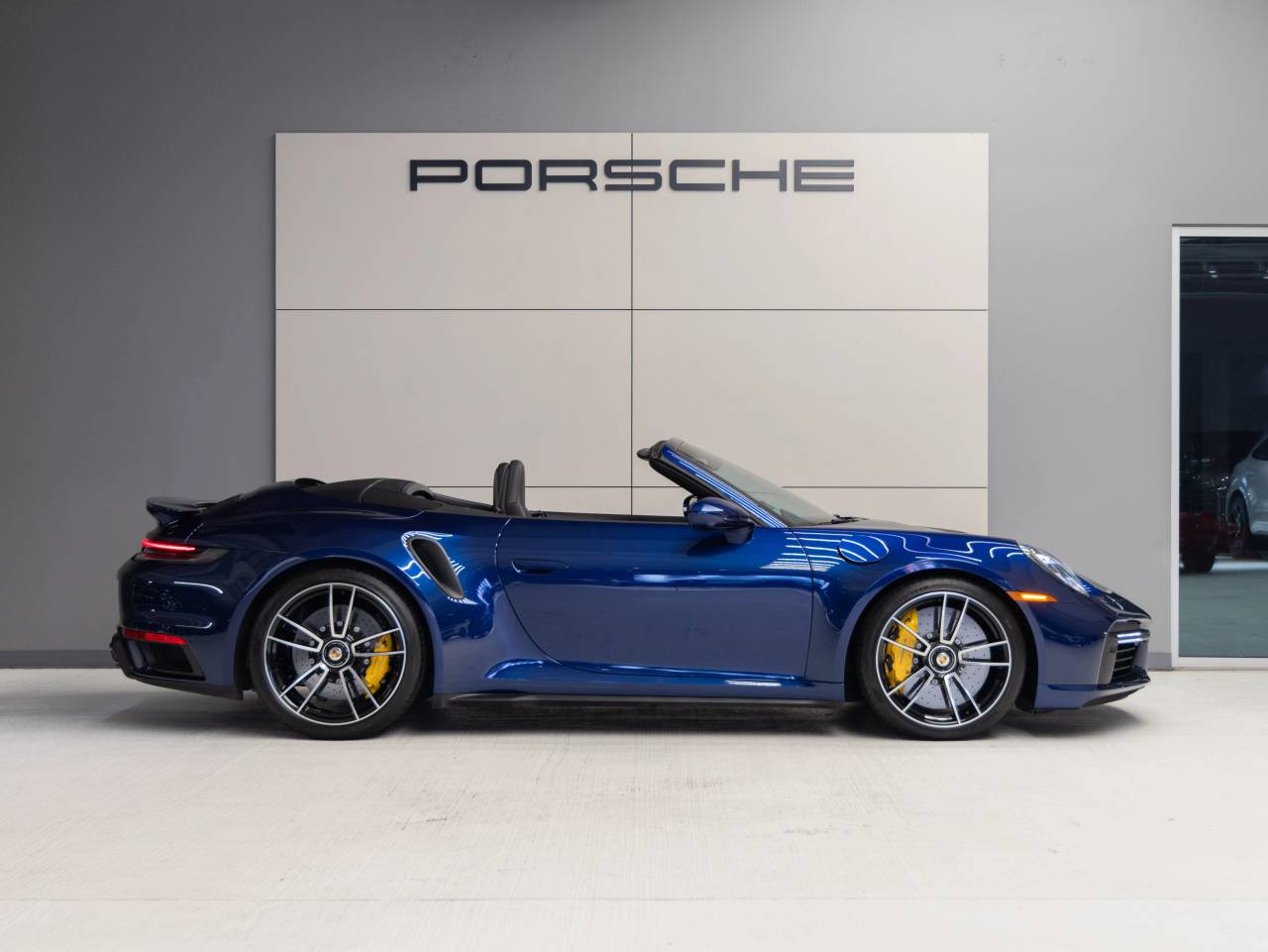 2022 Porsche 911 911 Turbo S Cabriolet (MY22)