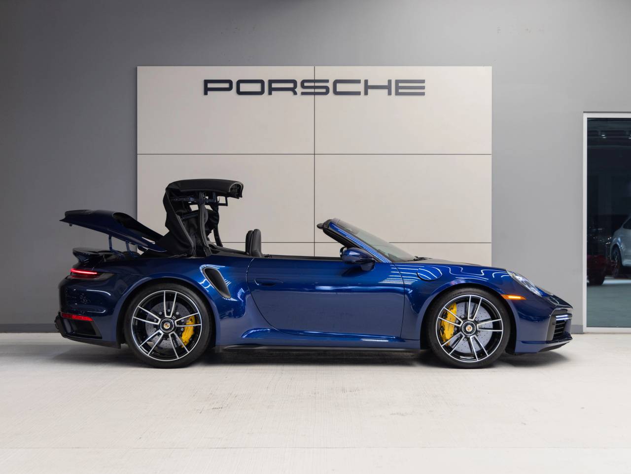 2022 Porsche 911 911 Turbo S Cabriolet (MY22)
