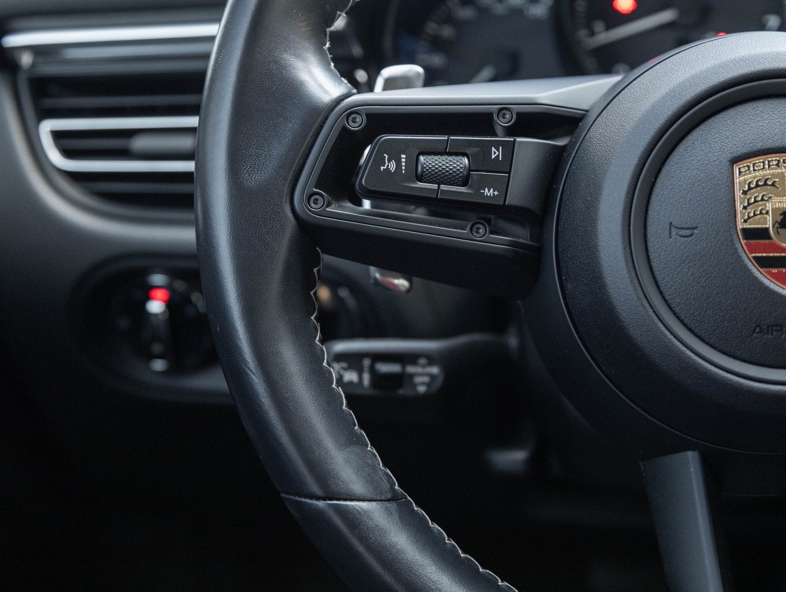 2024 Porsche Macan Macan T (MY24)