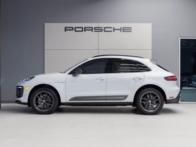 2024 Porsche Macan Macan T (MY24)