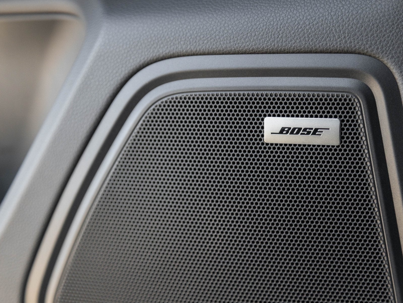 2024 Porsche Macan Macan T (MY24)