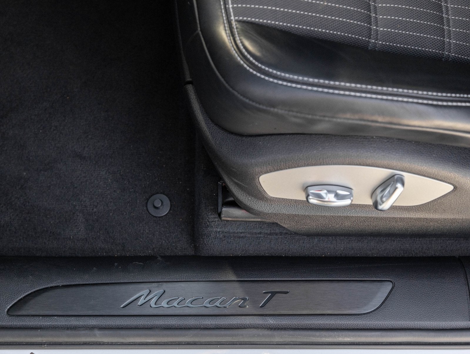 2024 Porsche Macan Macan T (MY24)