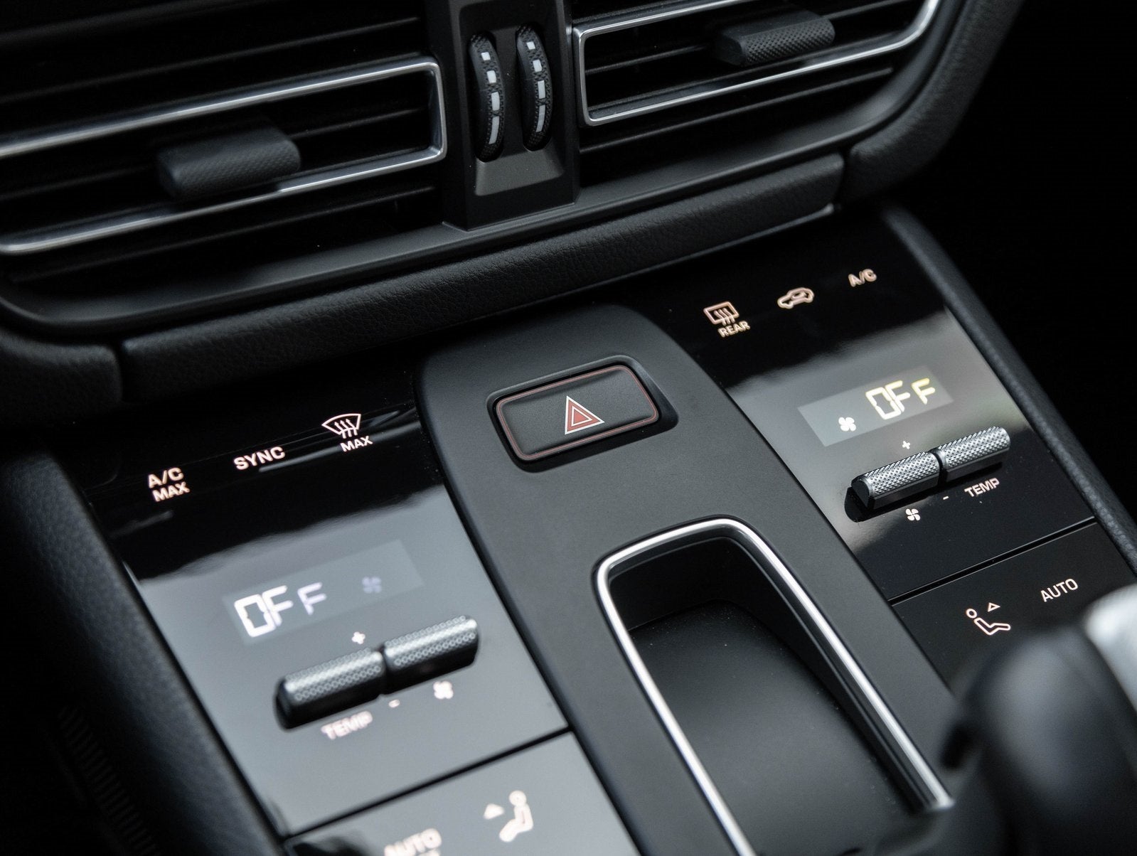 2024 Porsche Macan Macan T (MY24)