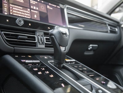 2024 Porsche Macan Macan T (MY24)