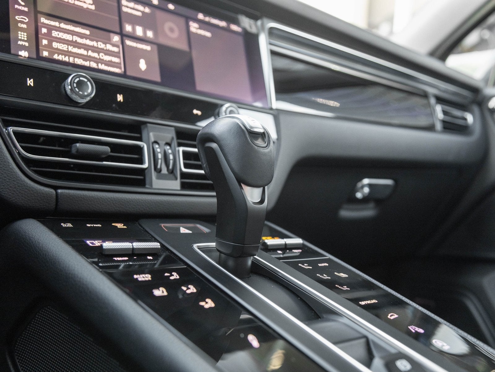 2024 Porsche Macan Macan T (MY24)