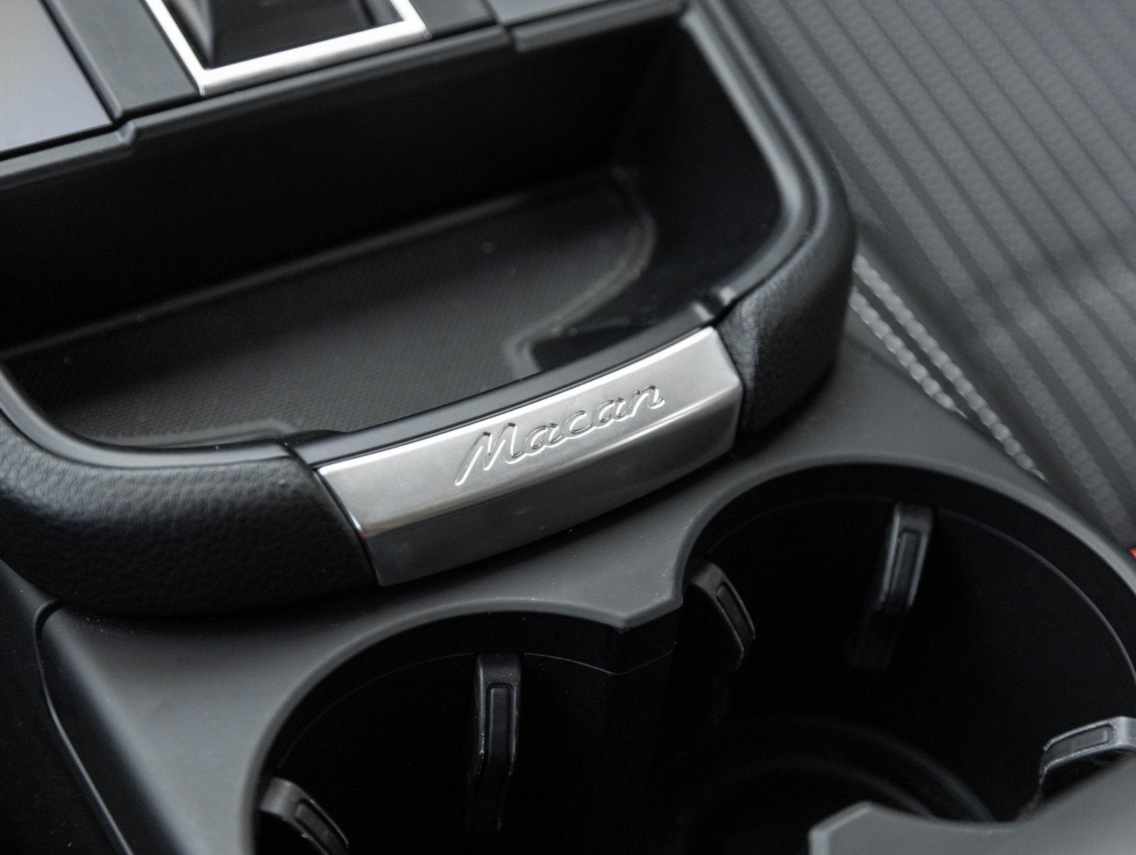 2024 Porsche Macan Macan T (MY24)