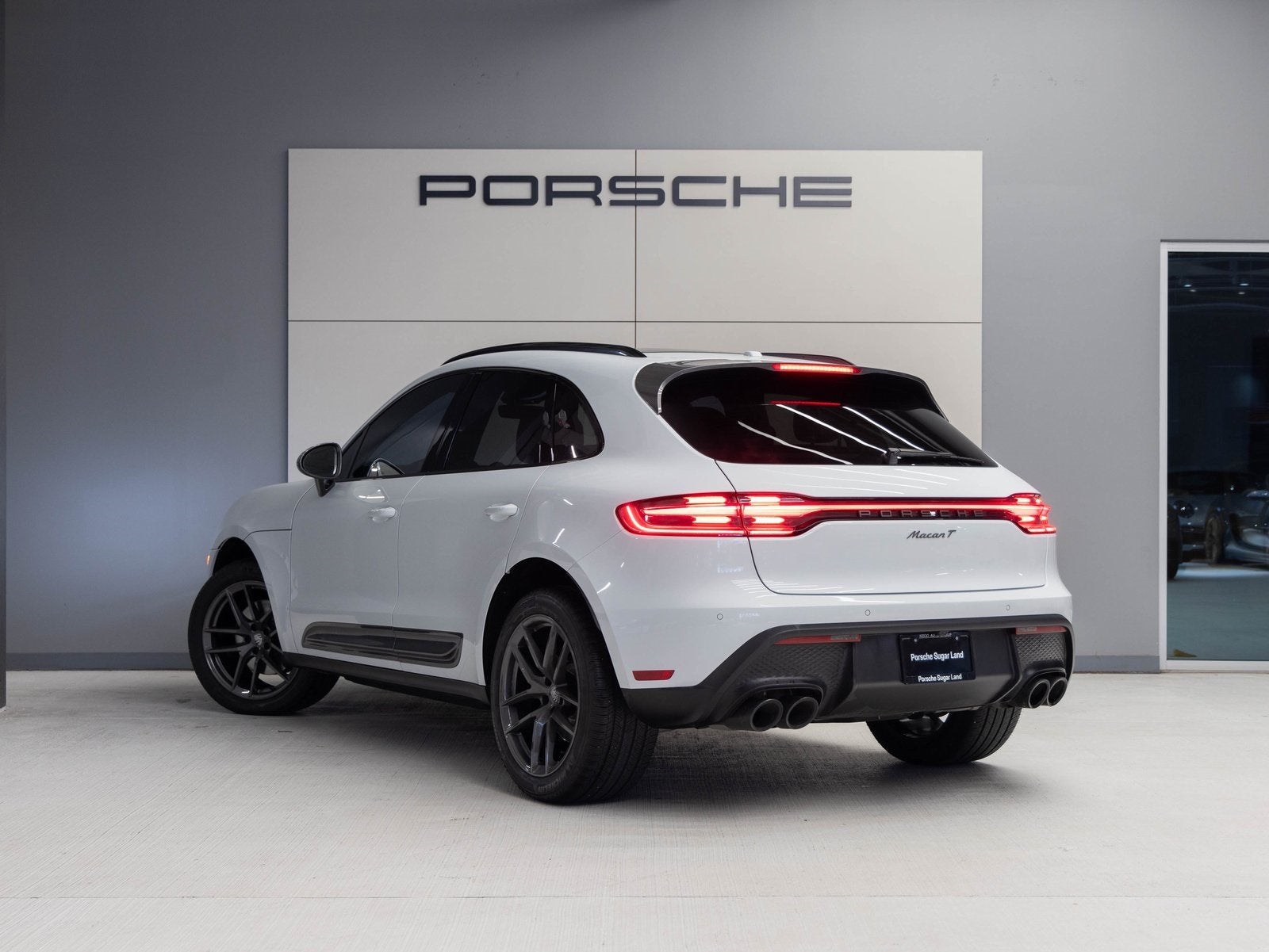 2024 Porsche Macan Macan T (MY24)