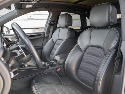 2024 Porsche Macan Macan T (MY24)