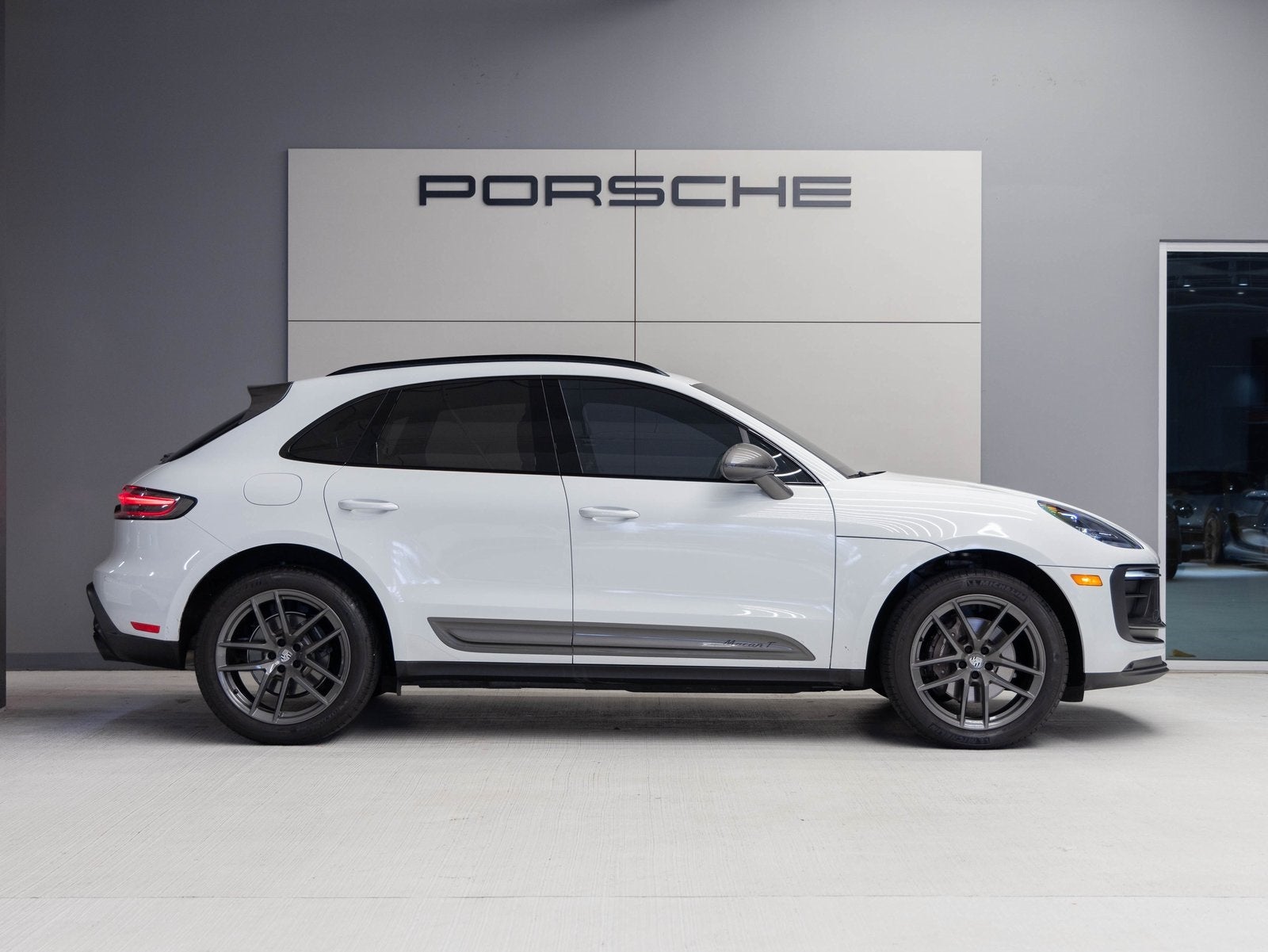 2024 Porsche Macan Macan T (MY24)