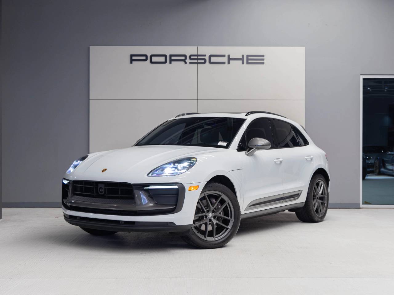 2024 Porsche Macan Macan T (MY24)