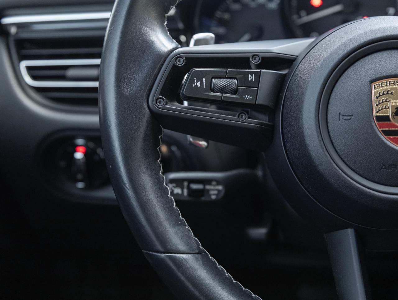 2024 Porsche Macan Macan T (MY24)