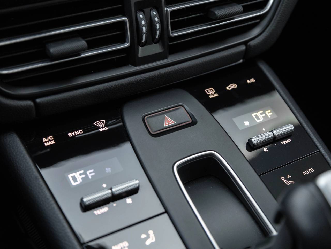 2024 Porsche Macan Macan T (MY24)