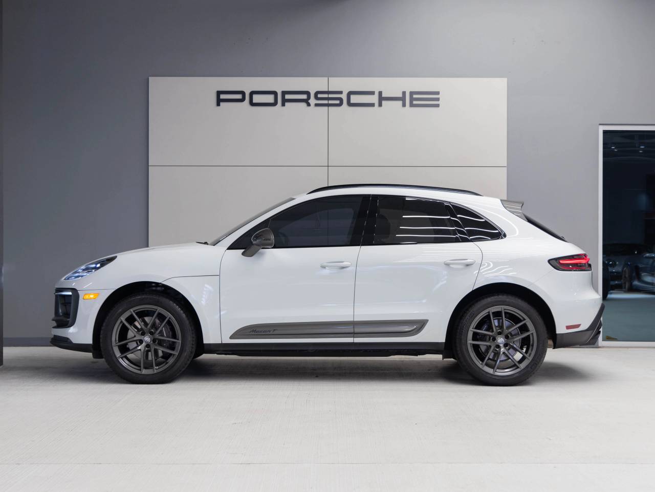 2024 Porsche Macan Macan T (MY24)