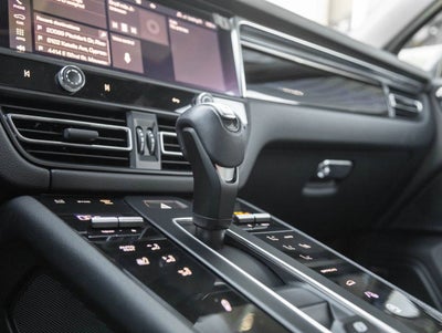 2024 Porsche Macan Macan T (MY24)