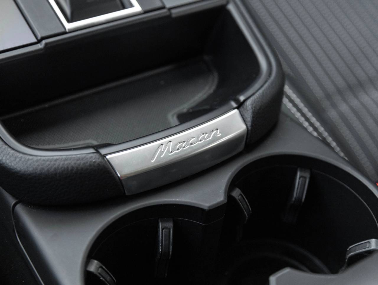 2024 Porsche Macan Macan T (MY24)