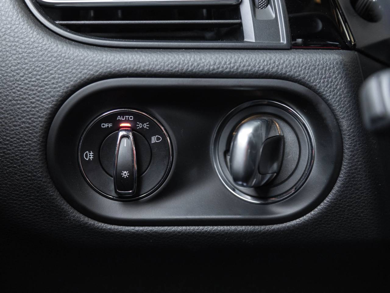 2024 Porsche Macan Macan T (MY24)