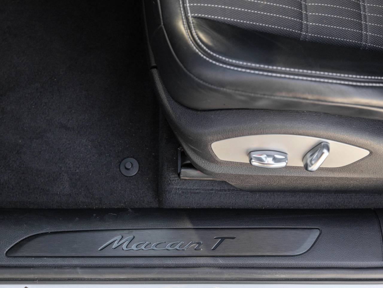 2024 Porsche Macan Macan T (MY24)