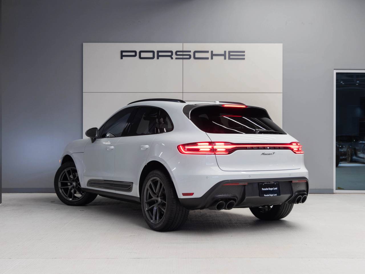 2024 Porsche Macan Macan T (MY24)