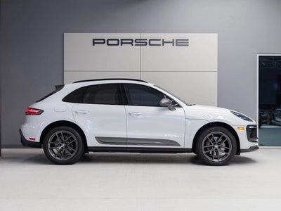 2024 Porsche Macan Macan T (MY24)