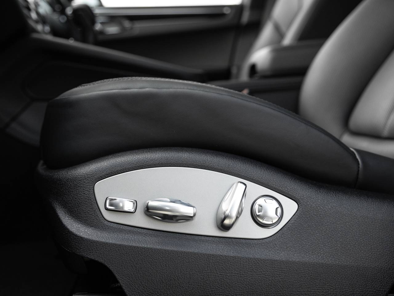 2025 Porsche Macan Macan