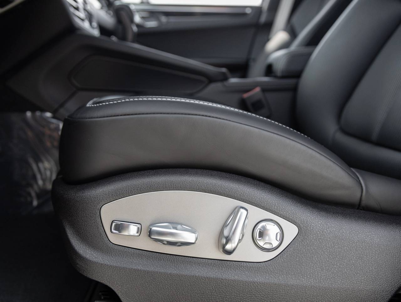 2026 Porsche Macan Macan T