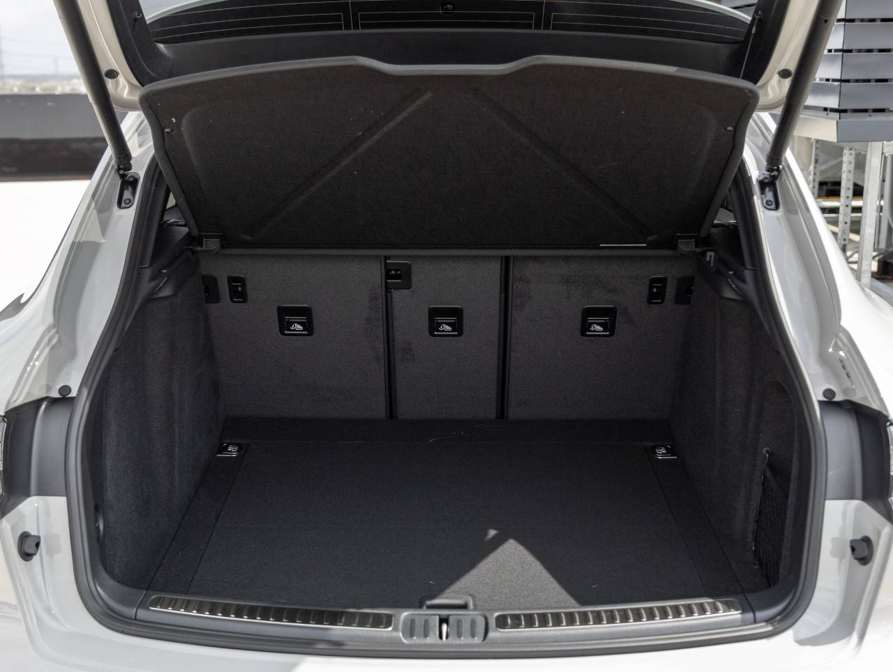 2026 Porsche Macan Macan T