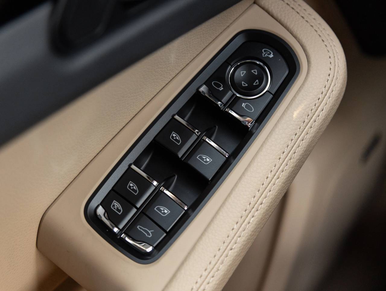 2026 Porsche Macan AWD