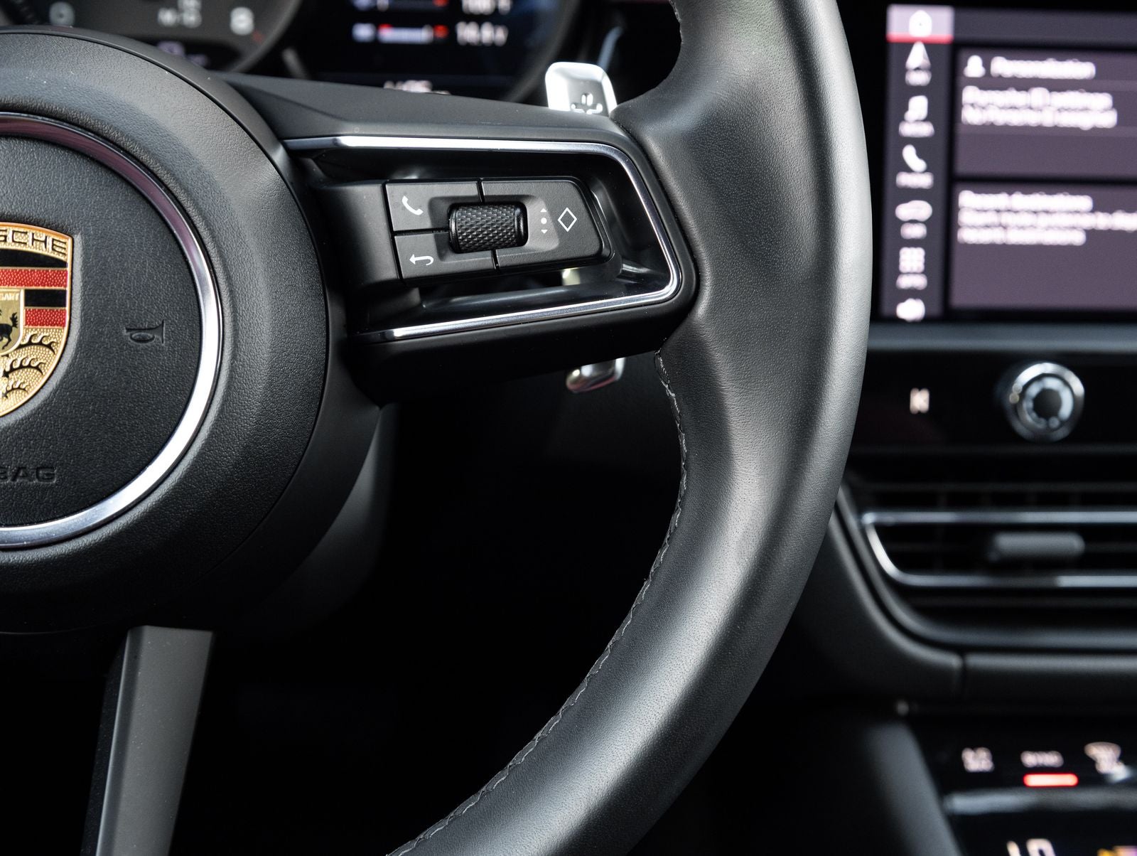2023 Porsche Macan Macan (MY23)