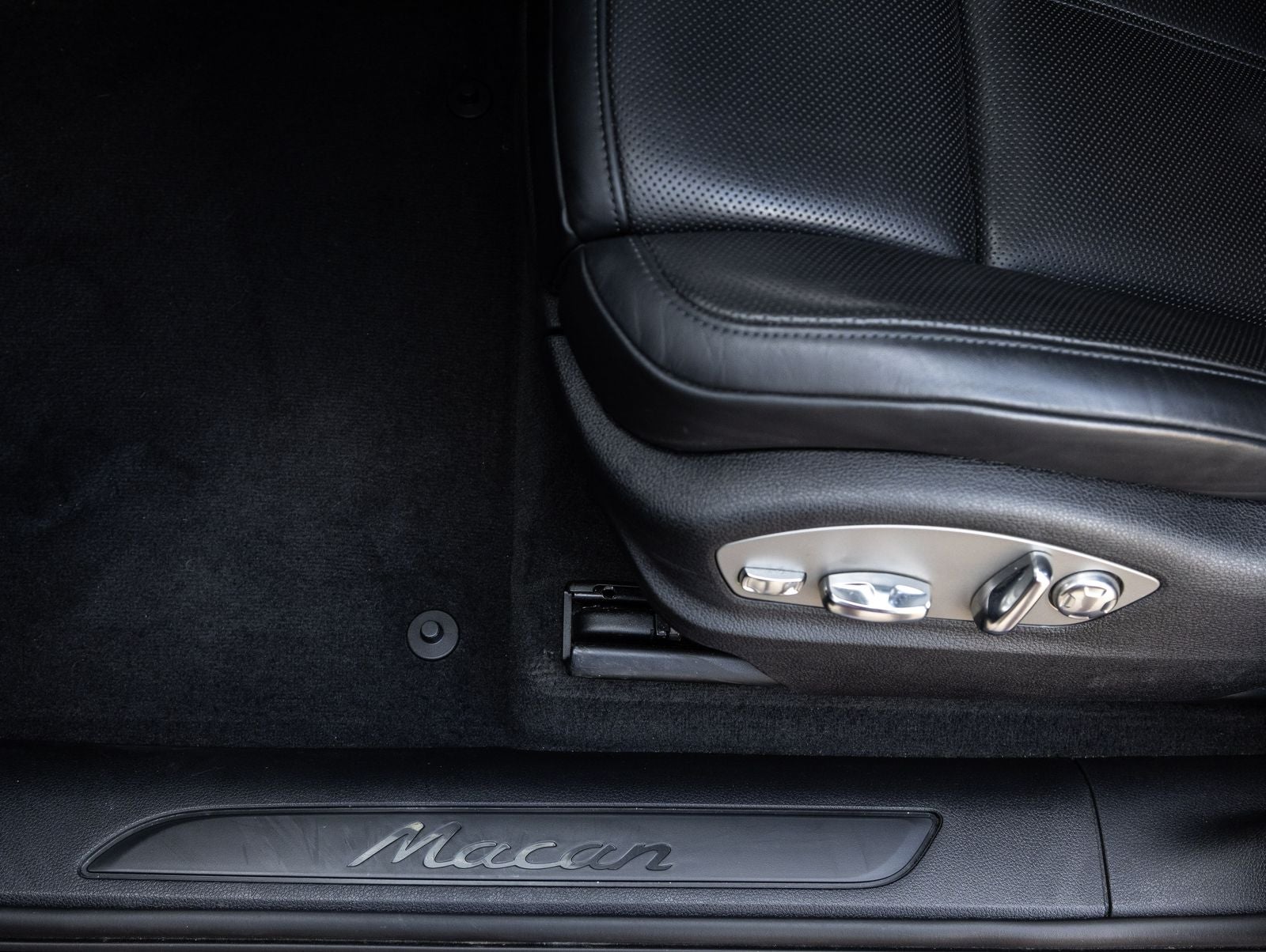 2023 Porsche Macan Macan (MY23)