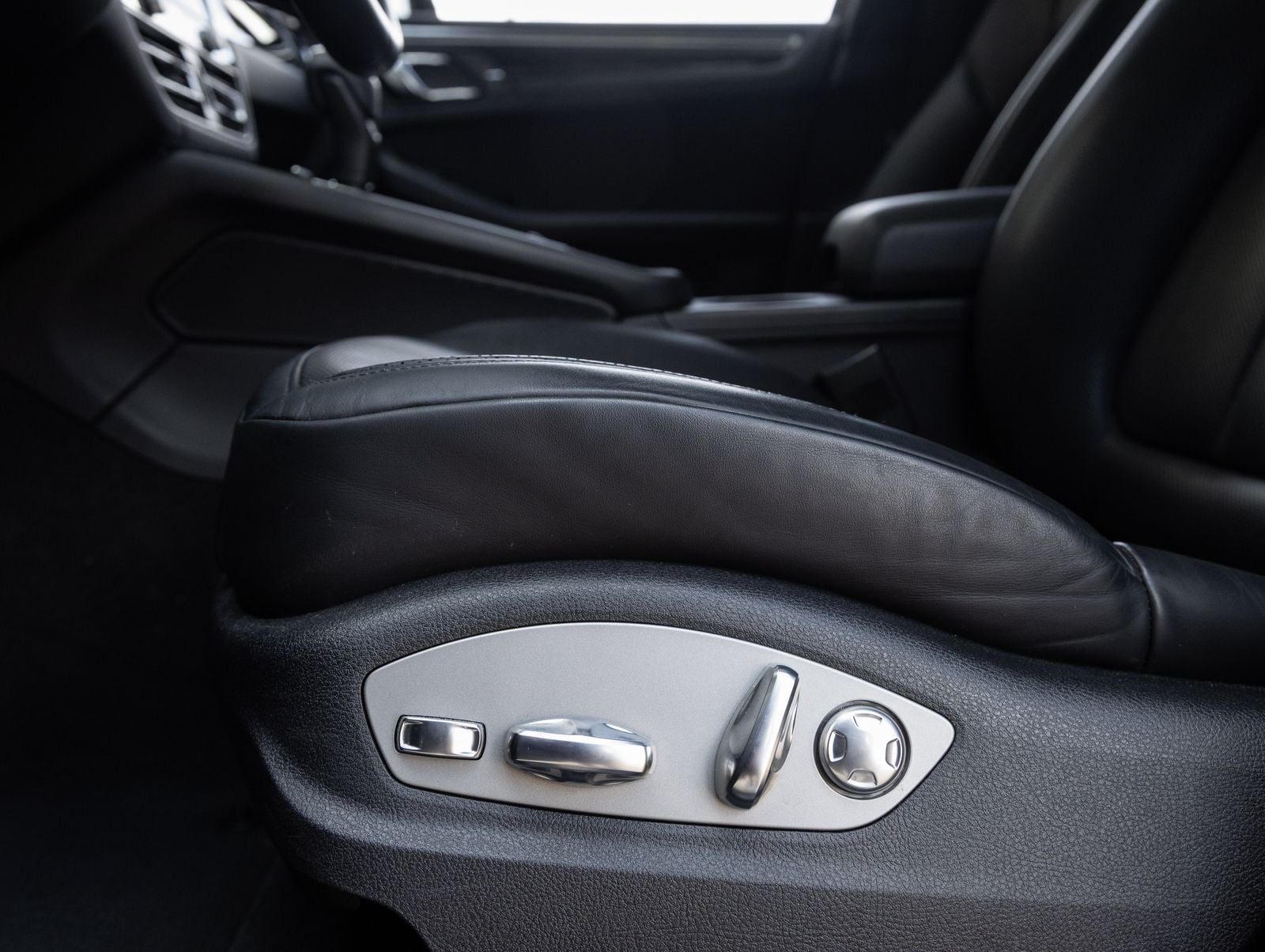 2023 Porsche Macan Macan (MY23)