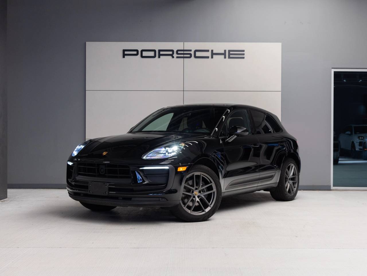 2023 Porsche Macan AWD