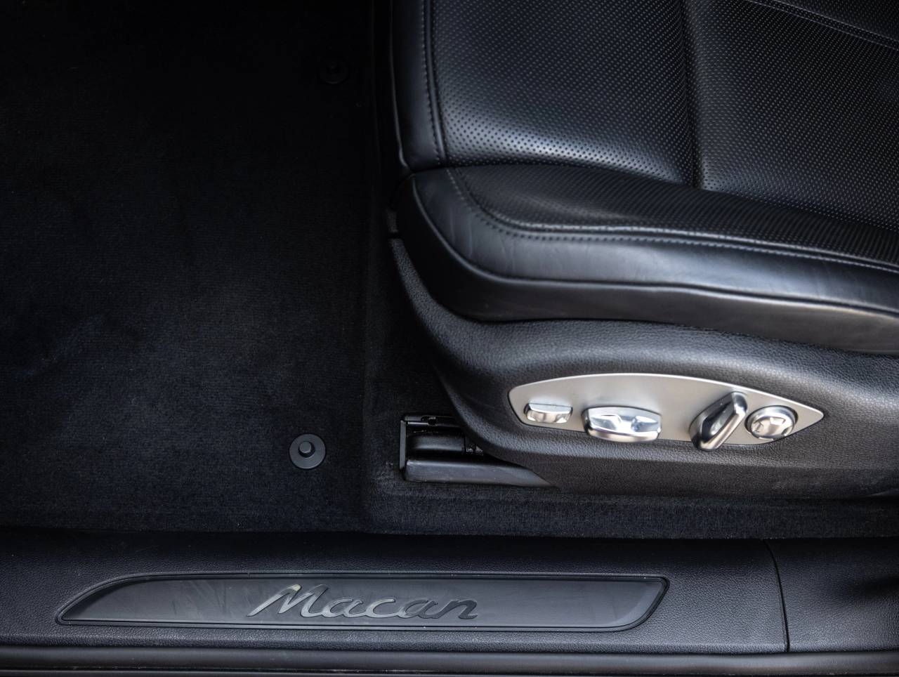 2023 Porsche Macan Macan (MY23)