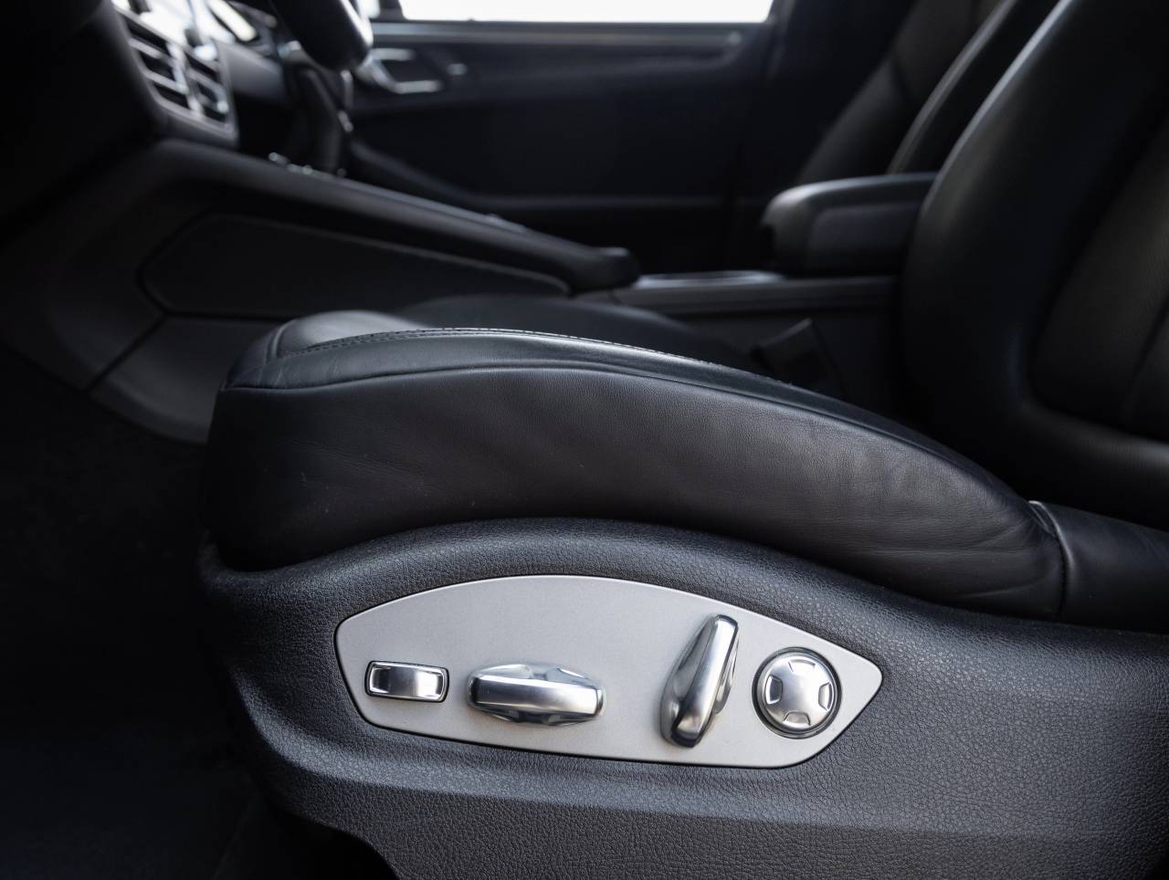 2023 Porsche Macan Macan (MY23)