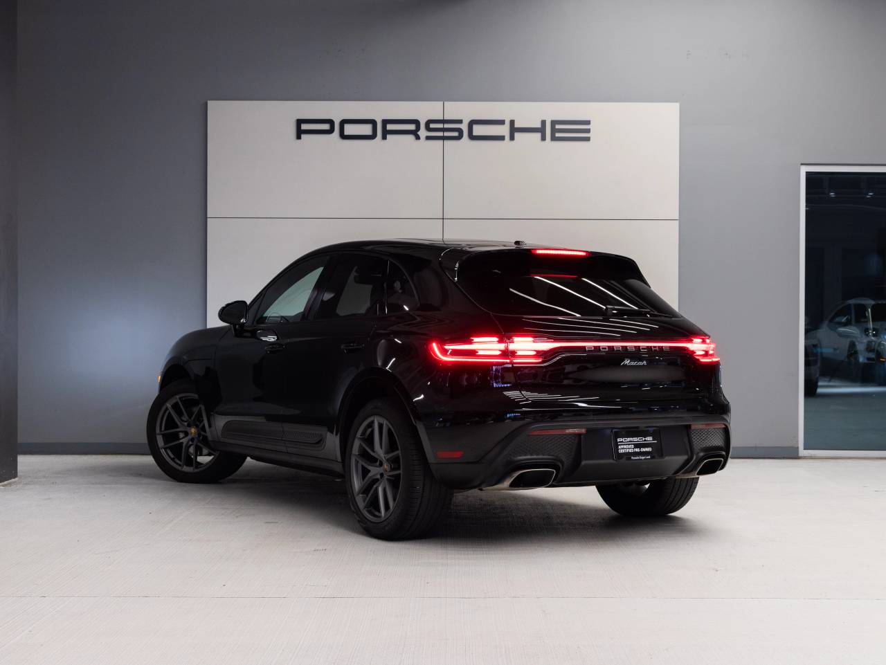 2023 Porsche Macan AWD