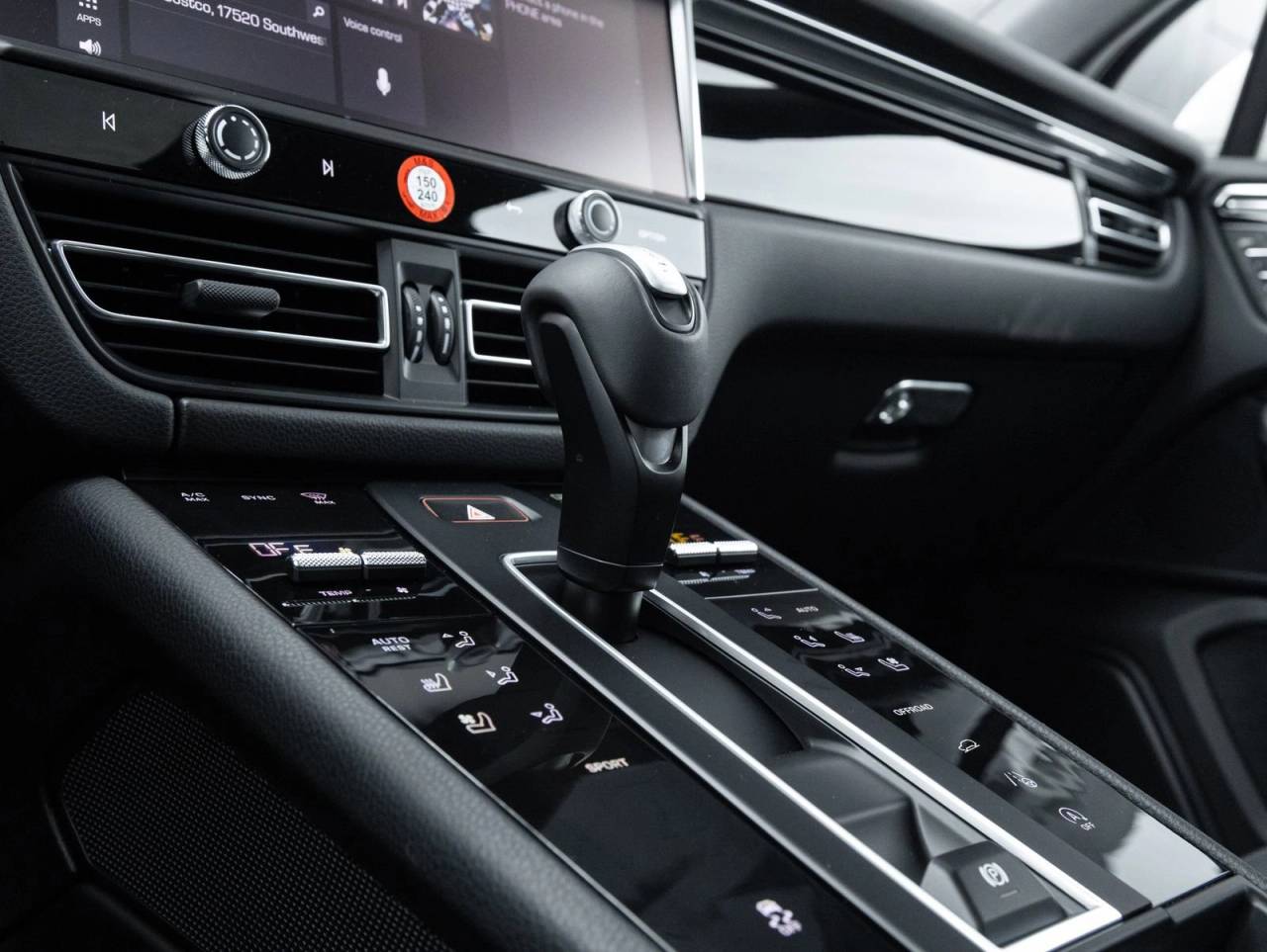 2026 Porsche Macan AWD