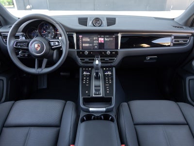 2026 Porsche Macan AWD
