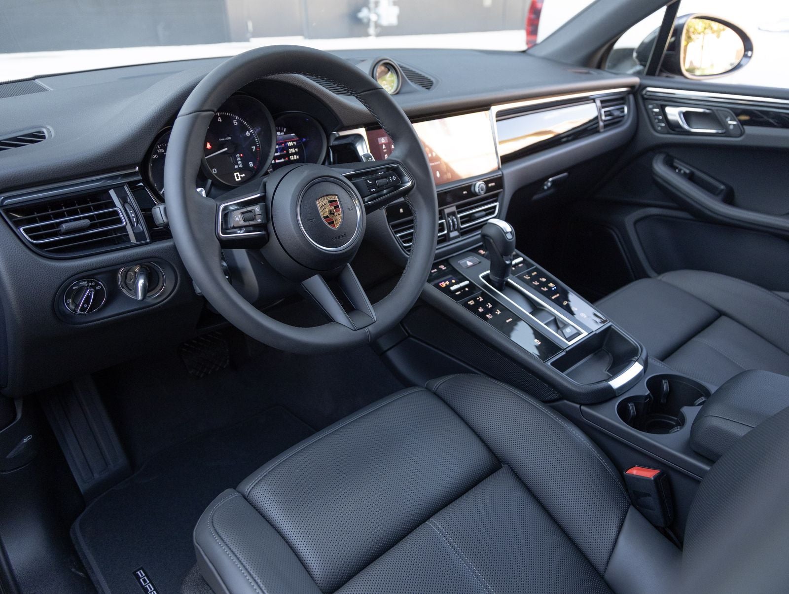 2026 Porsche Macan AWD