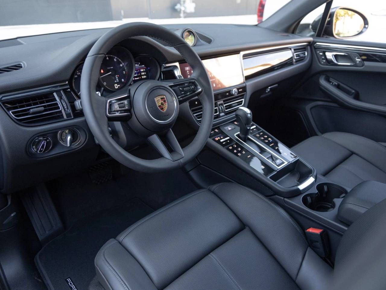 2026 Porsche Macan AWD