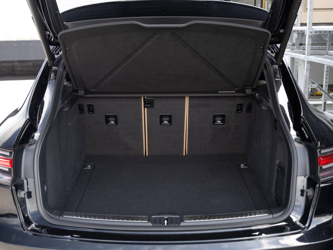 2023 Porsche Macan Macan (MY23)