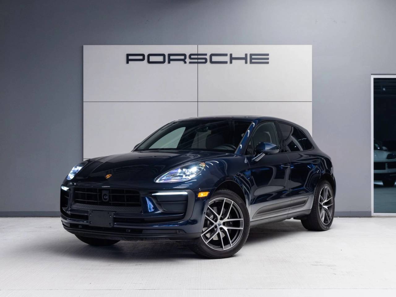 2023 Porsche Macan AWD