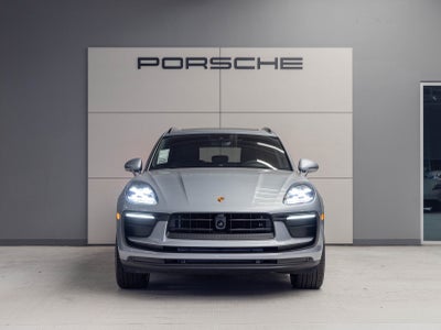 2026 Porsche Macan Macan