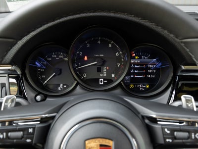 2026 Porsche Macan AWD