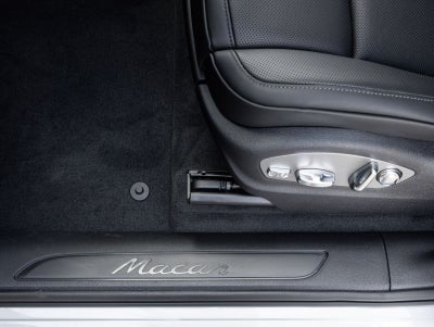 2026 Porsche Macan AWD